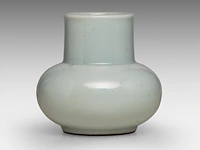 A chinese ru type glaze vase, with a yongzheng mark, h 10,8 cm - afbeelding 3 van  6