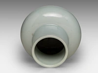 A chinese ru type glaze vase, with a yongzheng mark, h 10,8 cm - afbeelding 5 van  6