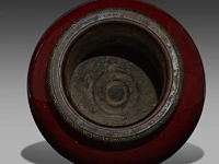 A chinese sang-de-boeuf jar, fixed with bronze mounts, qing dynasty, total h 24,5 cm - afbeelding 5 van  6