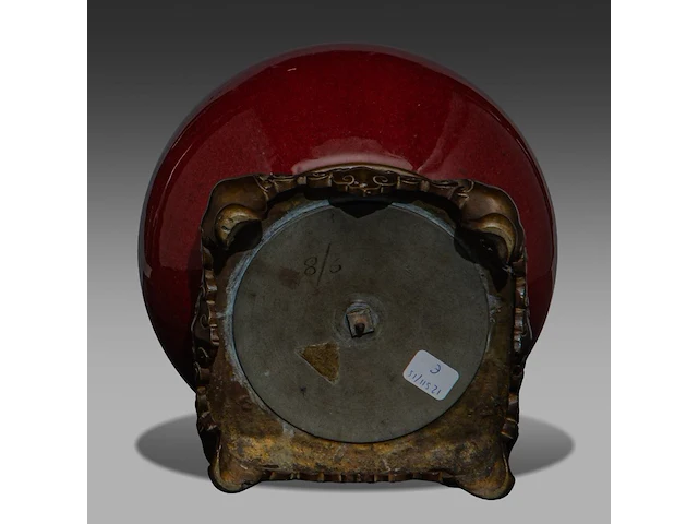 A chinese sang-de-boeuf jar, fixed with bronze mounts, qing dynasty, total h 24,5 cm - afbeelding 6 van  6