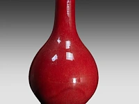A chinese sang-de-boeuf ware pear-shaped bottle vase, 18thc, h 37 cm - afbeelding 2 van  6