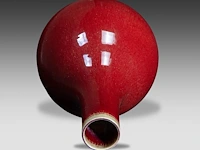 A chinese sang-de-boeuf ware pear-shaped bottle vase, 18thc, h 37 cm - afbeelding 5 van  6