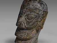 A chinese sanxingdui-style carved soapstone head, vintage, h 28,5 cm - afbeelding 2 van  6