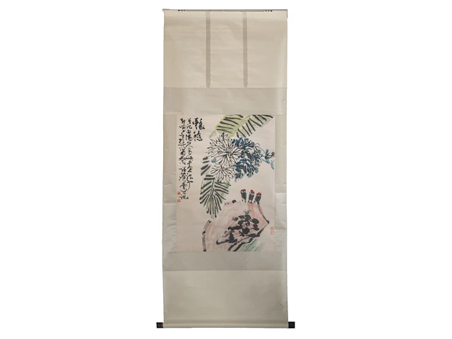 A chinese scroll painting, 'birds in a flower garden', signed xu linlu, 68 x 100 cm - afbeelding 2 van  5