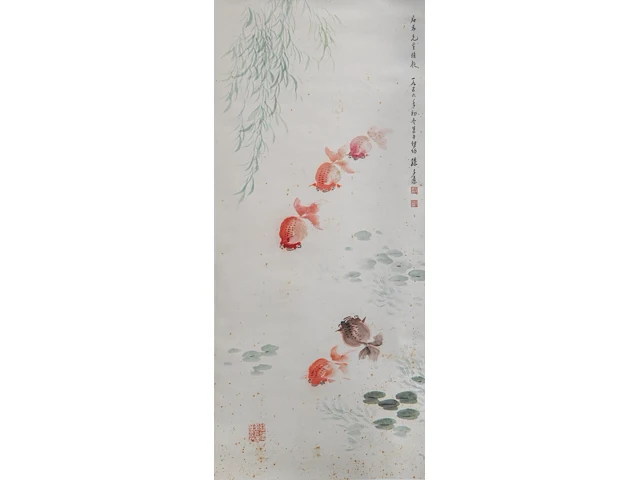 A chinese scroll painting, 'fish in a pond', signature reading sun duoci, 39,5 x 88,5 cm - afbeelding 1 van  3