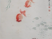 A chinese scroll painting, 'fish in a pond', signature reading sun duoci, 39,5 x 88,5 cm