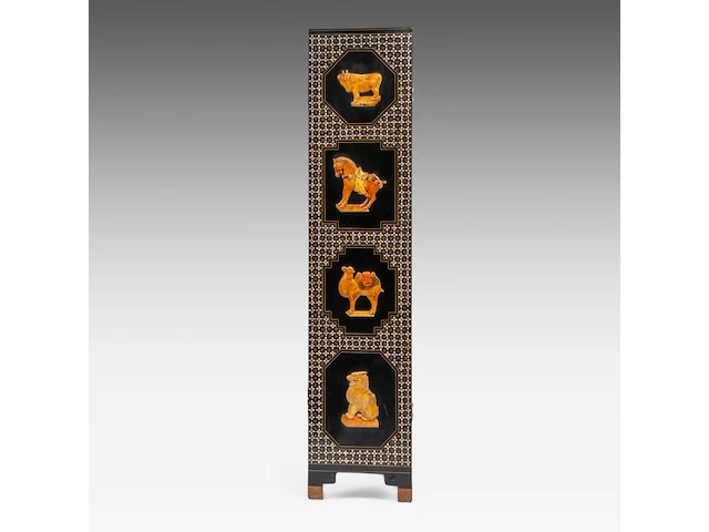 A chinese six-panel 'antiquities' chamber screen, 20thc/vintage, 40 x 183,3 cm (each panel) - afbeelding 2 van  13
