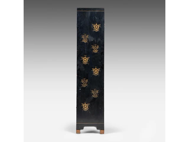 A chinese six-panel 'antiquities' chamber screen, 20thc/vintage, 40 x 183,3 cm (each panel) - afbeelding 3 van  13