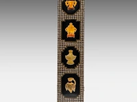 A chinese six-panel 'antiquities' chamber screen, 20thc/vintage, 40 x 183,3 cm (each panel) - afbeelding 4 van  13
