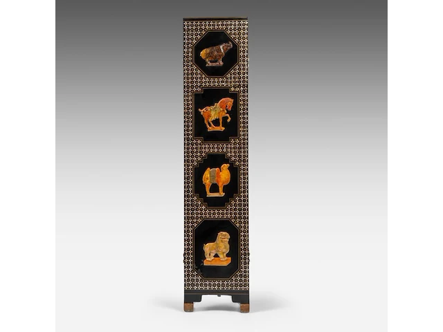A chinese six-panel 'antiquities' chamber screen, 20thc/vintage, 40 x 183,3 cm (each panel) - afbeelding 6 van  13