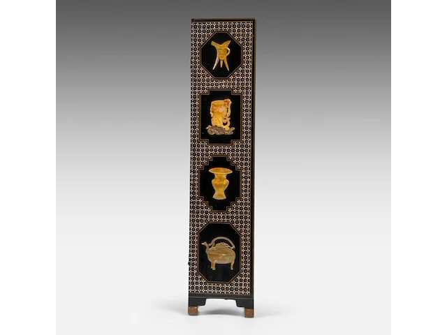 A chinese six-panel 'antiquities' chamber screen, 20thc/vintage, 40 x 183,3 cm (each panel) - afbeelding 10 van  13