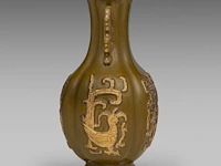 A chinese tea-dust 'kui dragon' quatrefoil fanghu vase, paired with stylised dragon handles, with a qianlong mark, h 17,5 cm - afbeelding 4 van  7