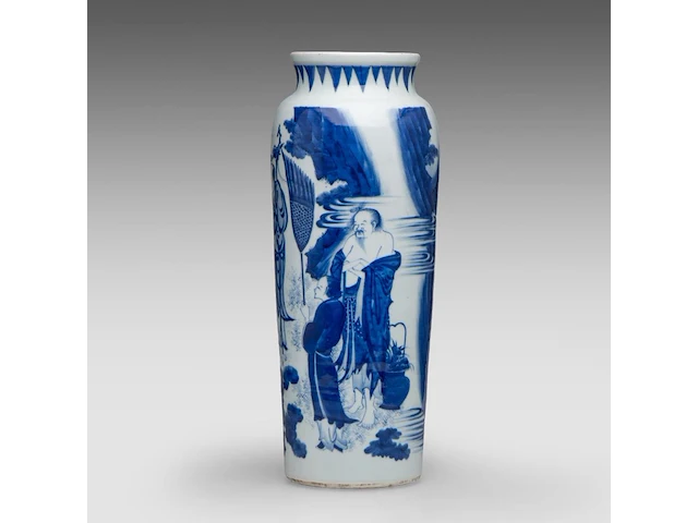 A chinese transitional blue and white 'daoists in the mountains' sleeve vase, h 47,5 cm - afbeelding 1 van  6
