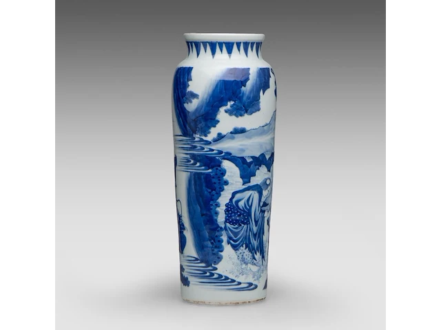 A chinese transitional blue and white 'daoists in the mountains' sleeve vase, h 47,5 cm - afbeelding 2 van  6