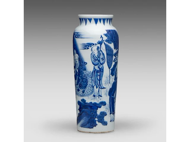 A chinese transitional blue and white 'daoists in the mountains' sleeve vase, h 47,5 cm - afbeelding 4 van  6
