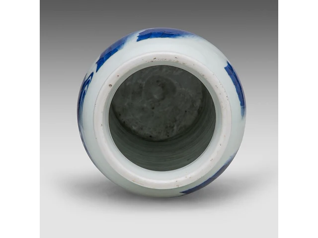 A chinese transitional blue and white 'daoists in the mountains' sleeve vase, h 47,5 cm - afbeelding 5 van  6