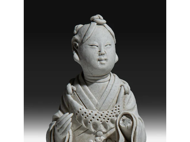 A chinese unglazed figure of a scholar, qingbai type, presumably song dynasty, h 17,2 cm - afbeelding 2 van  10