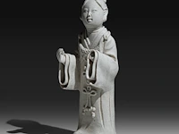A chinese unglazed figure of a scholar, qingbai type, presumably song dynasty, h 17,2 cm - afbeelding 3 van  10