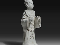 A chinese unglazed figure of a scholar, qingbai type, presumably song dynasty, h 17,2 cm - afbeelding 8 van  10
