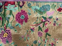 A chinese woollen rug, decorated with flower branches and various birds 358 x 268 cm. (140.93 x 105.51 in.) - afbeelding 2 van  11