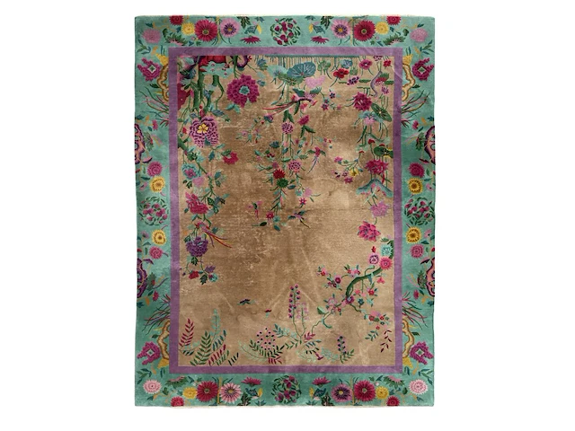 A chinese woollen rug, decorated with flower branches and various birds 358 x 268 cm. (140.93 x 105.51 in.) - afbeelding 1 van  11