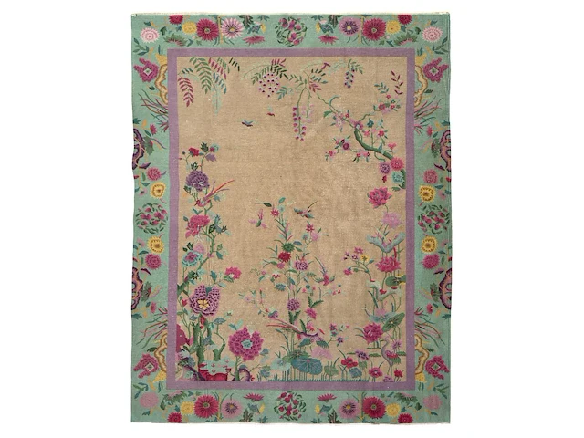 A chinese woollen rug, decorated with flower branches and various birds 358 x 268 cm. (140.93 x 105.51 in.) - afbeelding 4 van  11