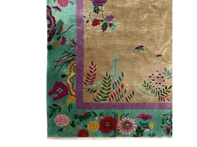 A chinese woollen rug, decorated with flower branches and various birds 358 x 268 cm. (140.93 x 105.51 in.) - afbeelding 5 van  11