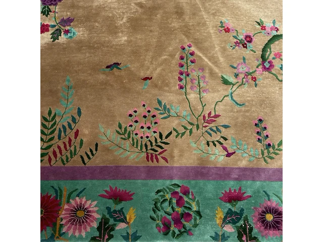 A chinese woollen rug, decorated with flower branches and various birds 358 x 268 cm. (140.93 x 105.51 in.) - afbeelding 6 van  11