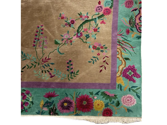 A chinese woollen rug, decorated with flower branches and various birds 358 x 268 cm. (140.93 x 105.51 in.) - afbeelding 7 van  11