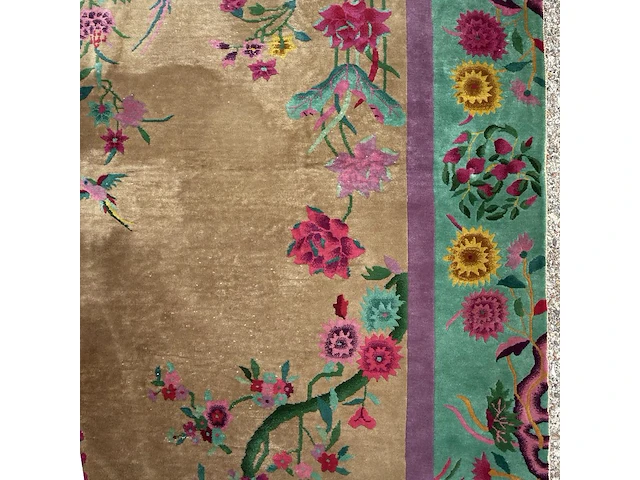 A chinese woollen rug, decorated with flower branches and various birds 358 x 268 cm. (140.93 x 105.51 in.) - afbeelding 8 van  11
