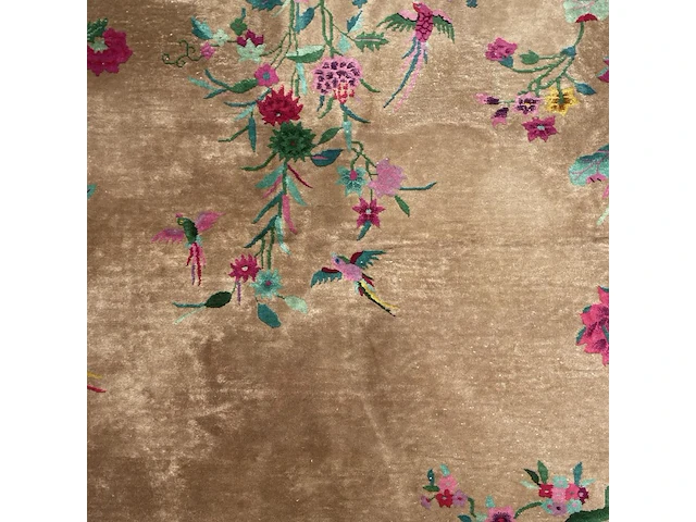 A chinese woollen rug, decorated with flower branches and various birds 358 x 268 cm. (140.93 x 105.51 in.) - afbeelding 9 van  11