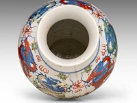 A chinese wucai 'dragons' begonia-shaped vase, with a jiaqing mark, republic period, h 33 cm - afbeelding 5 van  6