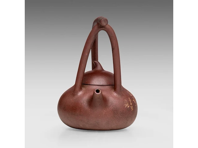 A chinese yixing zisha high handled teapot and cover, incl. inscriptions, marked, total h 16 cm - afbeelding 5 van  10