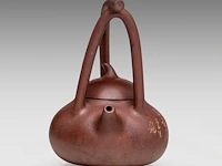 A chinese yixing zisha high handled teapot and cover, incl. inscriptions, marked, total h 16 cm - afbeelding 5 van  10