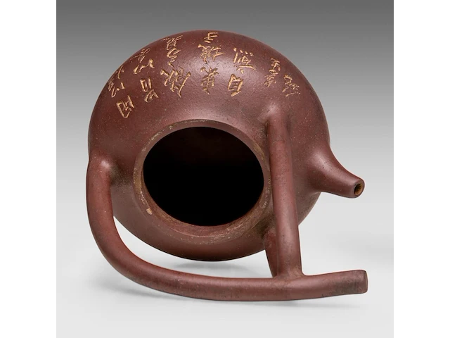 A chinese yixing zisha high handled teapot and cover, incl. inscriptions, marked, total h 16 cm - afbeelding 6 van  10