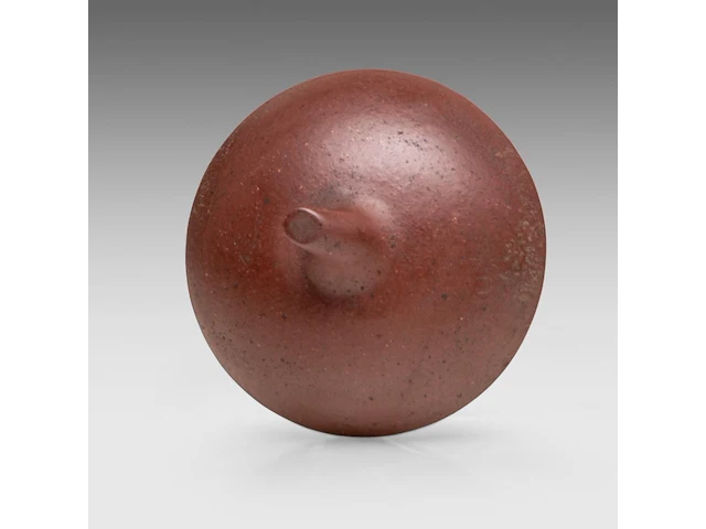 A chinese yixing zisha high handled teapot and cover, incl. inscriptions, marked, total h 16 cm - afbeelding 8 van  10