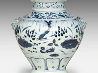A chinese yuan blue and white 'lotus pond' jar, paired with lion handles, h 26,5 cm - afbeelding 3 van  6