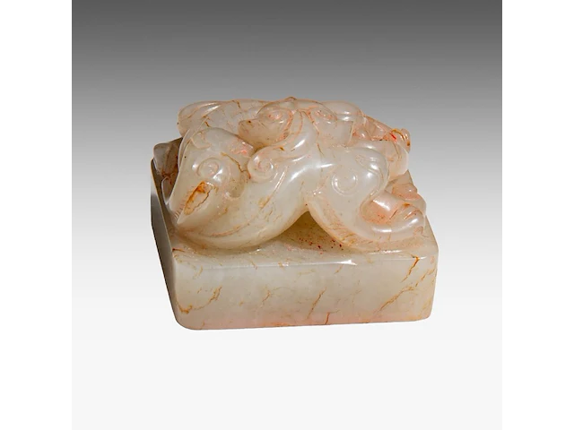 A chinese yuan carved jade ‘chilong’ seal, h 3 - 4 × 4 cm - afbeelding 4 van  7