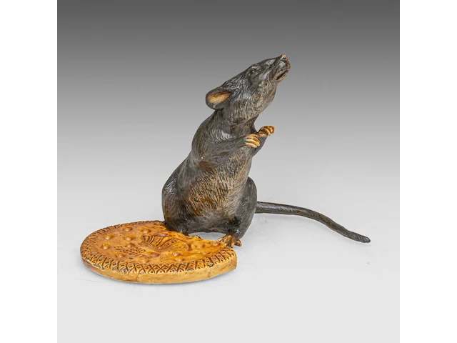 A cold-painted vienna bronze mouse with biscuit by franz xavier bergmann (1861-1936) 12 x 16 x 10 cm. (4.71 x 6.29 x 3.94 in.) - afbeelding 2 van  8