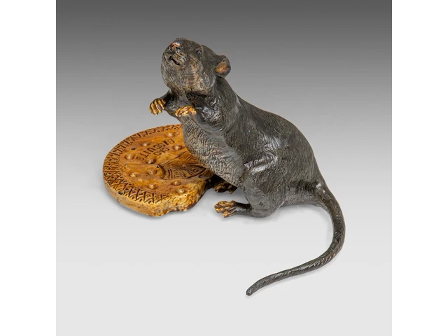 A cold-painted vienna bronze mouse with biscuit by franz xavier bergmann (1861-1936) 12 x 16 x 10 cm. (4.71 x 6.29 x 3.94 in.) - afbeelding 3 van  8