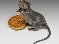 A cold-painted vienna bronze mouse with biscuit by franz xavier bergmann (1861-1936) 12 x 16 x 10 cm. (4.71 x 6.29 x 3.94 in.) - afbeelding 3 van  8