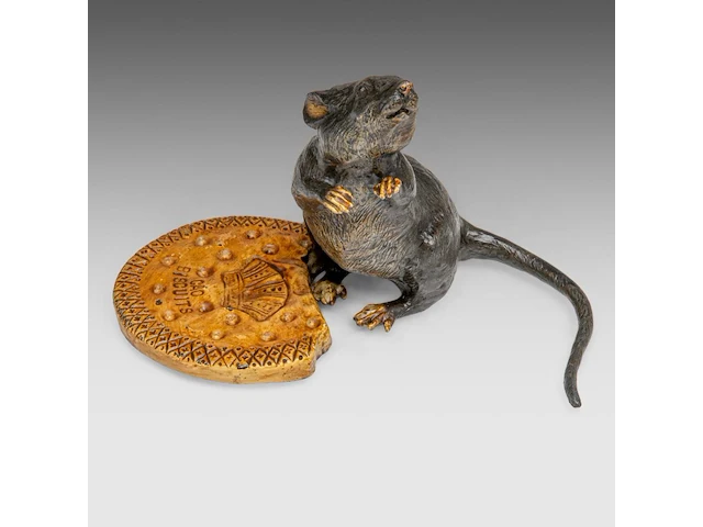 A cold-painted vienna bronze mouse with biscuit by franz xavier bergmann (1861-1936) 12 x 16 x 10 cm. (4.71 x 6.29 x 3.94 in.) - afbeelding 4 van  8