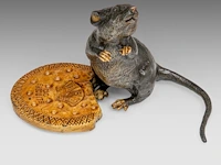 A cold-painted vienna bronze mouse with biscuit by franz xavier bergmann (1861-1936) 12 x 16 x 10 cm. (4.71 x 6.29 x 3.94 in.) - afbeelding 4 van  8