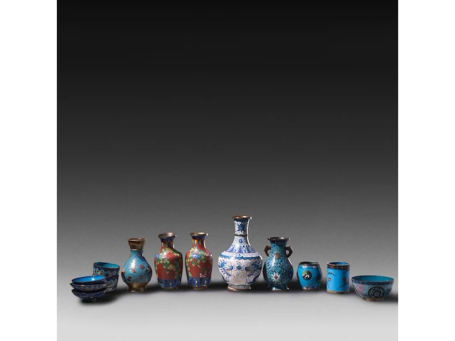 A collection of 10 japanese cloisonné enameled vases and bowls, 19th/20thc, tallest h 22 cm - afbeelding 2 van  5