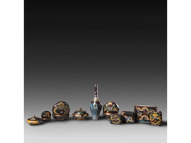 A collection of 10 japanese cloisonné enameled vases, boxes and bowls, 19th/20thc, tallest h 25 cm - afbeelding 6 van  13