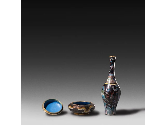 A collection of 10 japanese cloisonné enameled vases, boxes and bowls, 19th/20thc, tallest h 25 cm - afbeelding 7 van  13