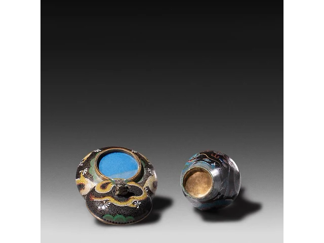 A collection of 10 japanese cloisonné enameled vases, boxes and bowls, 19th/20thc, tallest h 25 cm - afbeelding 8 van  13