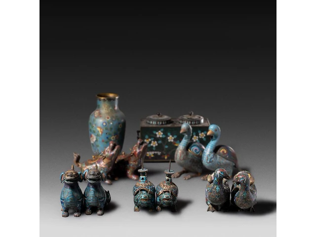 A collection of 12 japanese cloisonné enameled censers in the shape of animals, added a ditto vase and tea caddy, 19th/20thc, tallest h 26,5 cm - afbeelding 1 van  5