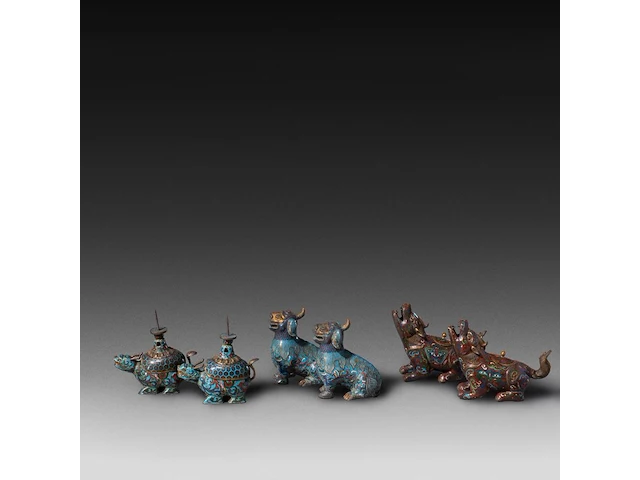 A collection of 12 japanese cloisonné enameled censers in the shape of animals, added a ditto vase and tea caddy, 19th/20thc, tallest h 26,5 cm - afbeelding 5 van  5