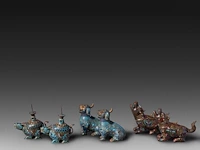 A collection of 12 japanese cloisonné enameled censers in the shape of animals, added a ditto vase and tea caddy, 19th/20thc, tallest h 26,5 cm - afbeelding 5 van  5